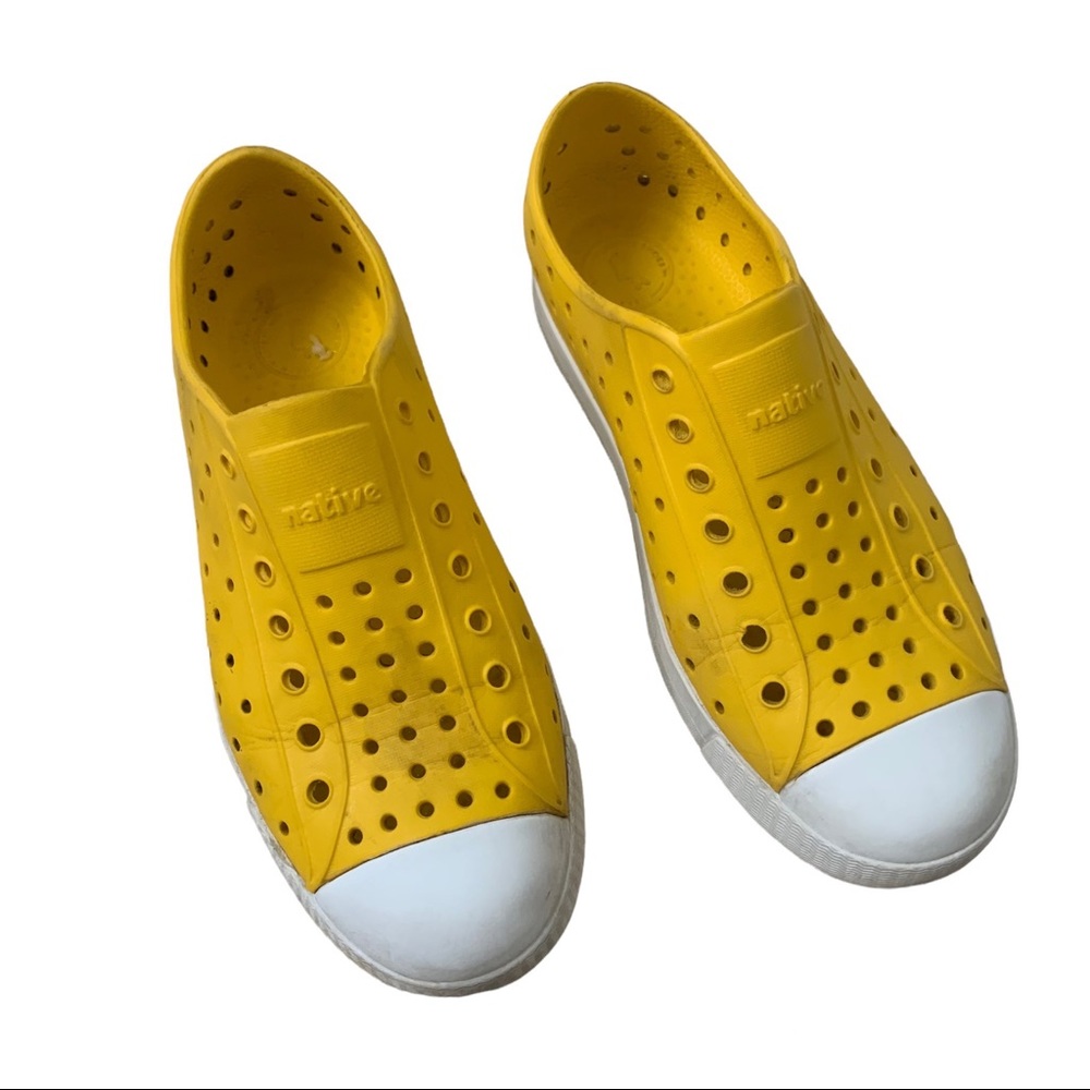 Native Jefferson Shoes Yellow Big Kids Size 2